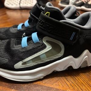 Kids Nike Zoom Freak Black and Blue Athletic Shoes, size 1Y